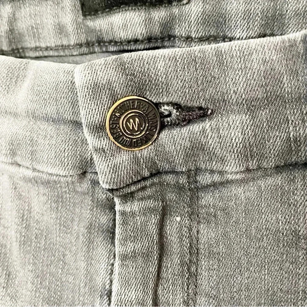Mother The Looker Ankle Fray Distressed Jeans in Burning Out Lanterns Wash 29 - Picture 5 of 16